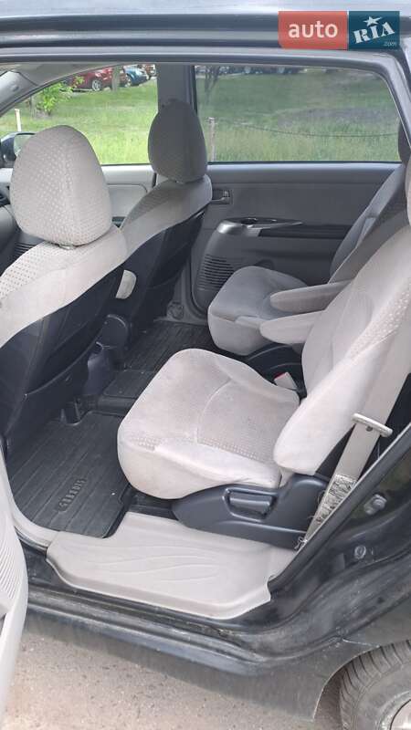 Минивэн Mitsubishi Grandis 2004 в Киеве