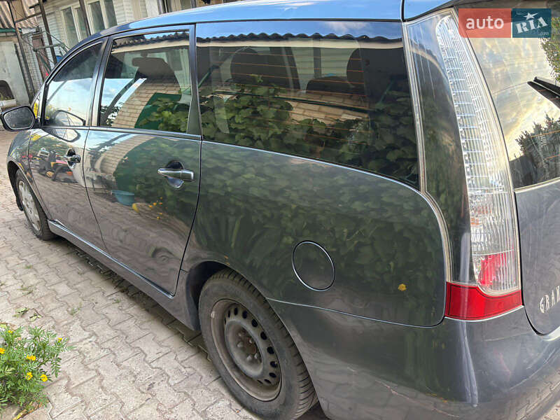Минивэн Mitsubishi Grandis 2007 в Мошнах