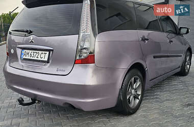 Минивэн Mitsubishi Grandis 2006 в 