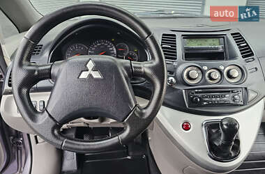 Минивэн Mitsubishi Grandis 2006 в 
