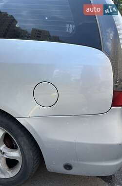 Мінівен Mitsubishi Grandis 2006 в 