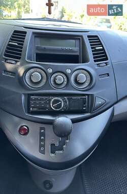 Минивэн Mitsubishi Grandis 2006 в 