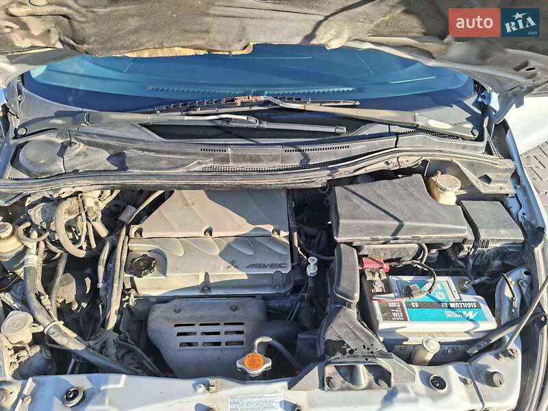 Минивэн Mitsubishi Grandis 2006 в Черновцах