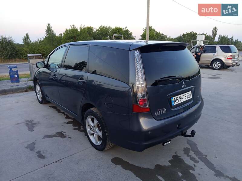 Минивэн Mitsubishi Grandis 2006 в Каменец-Подольском