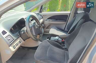 Минивэн Mitsubishi Grandis 2005 в 