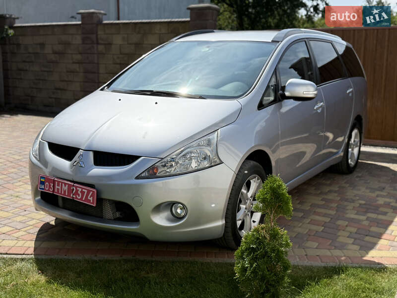 Mitsubishi Grandis 2011
