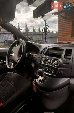 Минивэн Mitsubishi Grandis 2007 в 