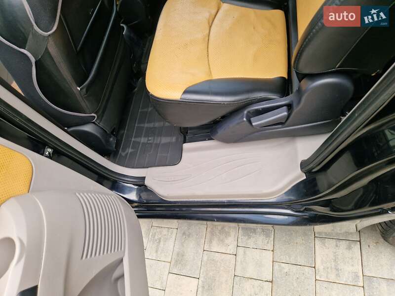 Минивэн Mitsubishi Grandis 2007 в Ужгороде