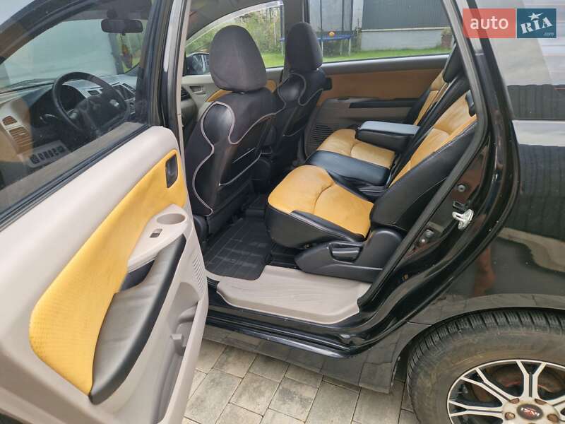 Минивэн Mitsubishi Grandis 2007 в Ужгороде