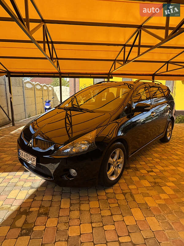 Минивэн Mitsubishi Grandis 2007 в 