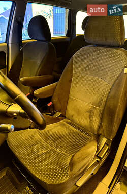 Минивэн Mitsubishi Grandis 2007 в 
