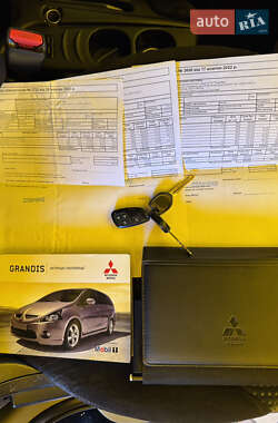Минивэн Mitsubishi Grandis 2007 в 