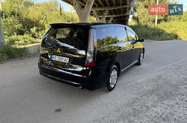 Минивэн Mitsubishi Grandis 2008 в 