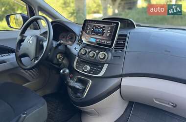 Минивэн Mitsubishi Grandis 2008 в 