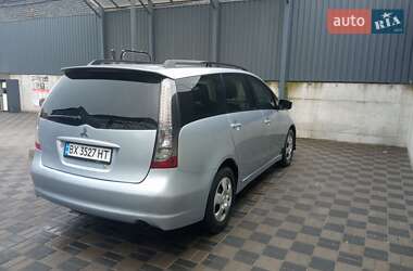 Минивэн Mitsubishi Grandis 2004 в 