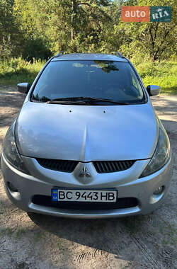 Минивэн Mitsubishi Grandis 2006 в 
