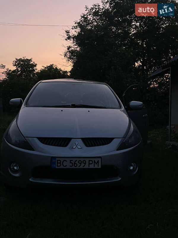 Mitsubishi Grandis 2005