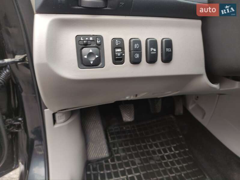 Минивэн Mitsubishi Grandis 2005 в Звягеле фото 15 Минивэн Mitsubishi Grandis 2005 в Звягеле