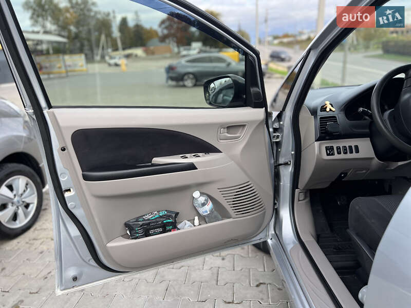 Мінівен Mitsubishi Grandis 2008 в Чернівцях