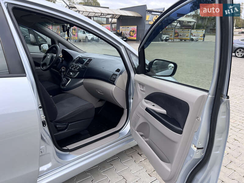 Мінівен Mitsubishi Grandis 2008 в Чернівцях