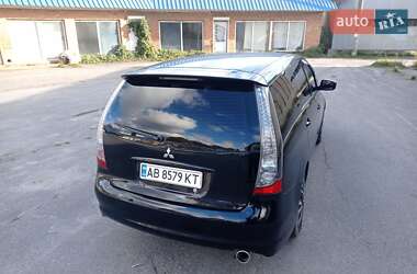 Минивэн Mitsubishi Grandis 2007 в 