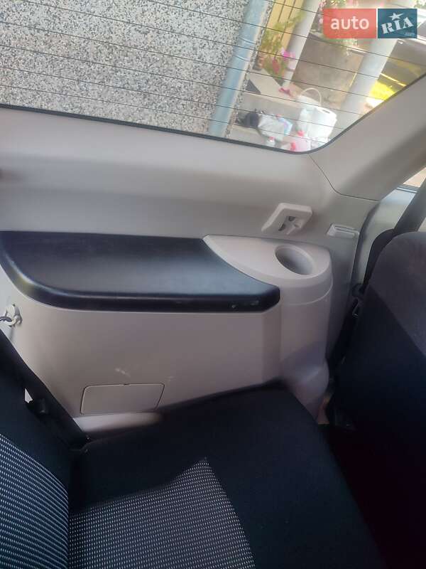 Минивэн Mitsubishi Grandis 2007 в Калуше