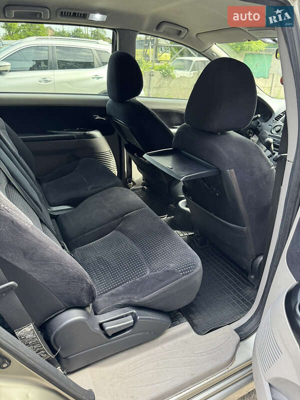 Мінівен Mitsubishi Grandis 2007 в Кам'янському