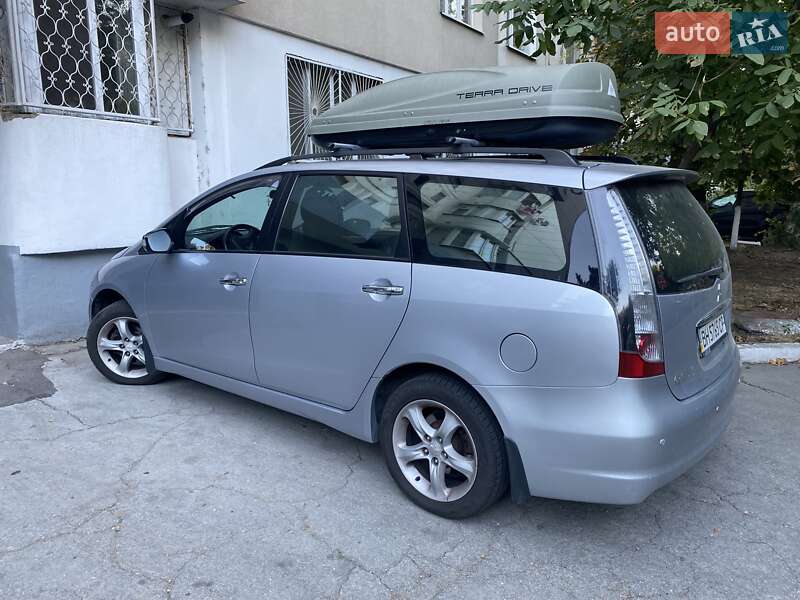 Mitsubishi Grandis 2006