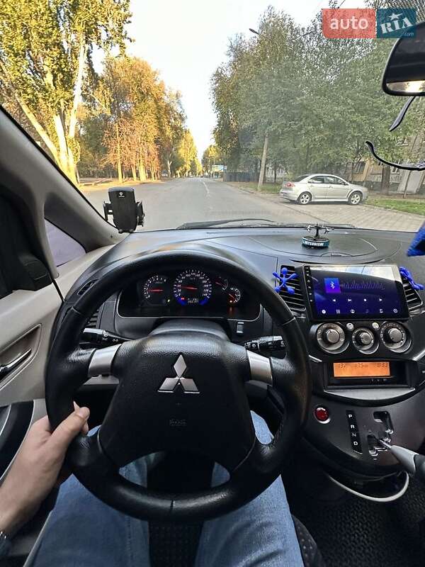 Мінівен Mitsubishi Grandis 2006 в Нікополі