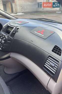 Минивэн Mitsubishi Grandis 2006 в  фото 31 Минивэн Mitsubishi Grandis 2006 в