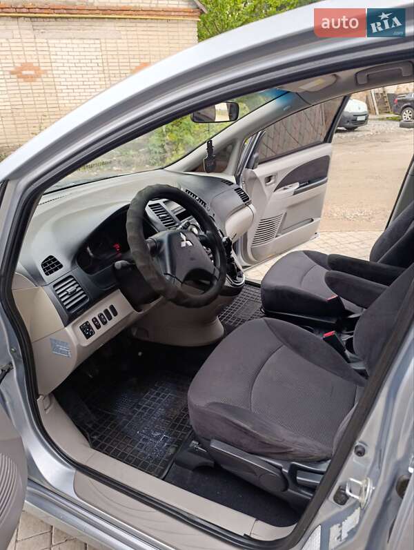 Минивэн Mitsubishi Grandis 2006 в Хмельнике фото 17 Минивэн Mitsubishi Grandis 2006 в Хмельнике