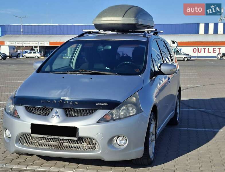 Минивэн Mitsubishi Grandis 2006 в Черновцах