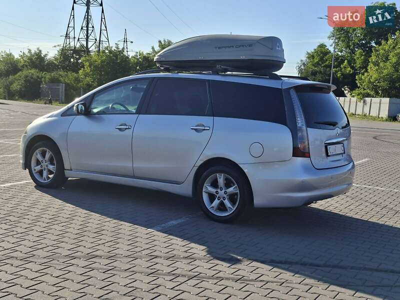 Минивэн Mitsubishi Grandis 2006 в Черновцах