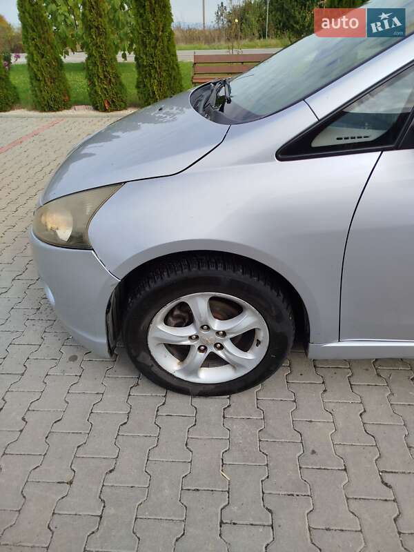 Минивэн Mitsubishi Grandis 2006 в Мукачево фото 3 Минивэн Mitsubishi Grandis 2006 в Мукачево