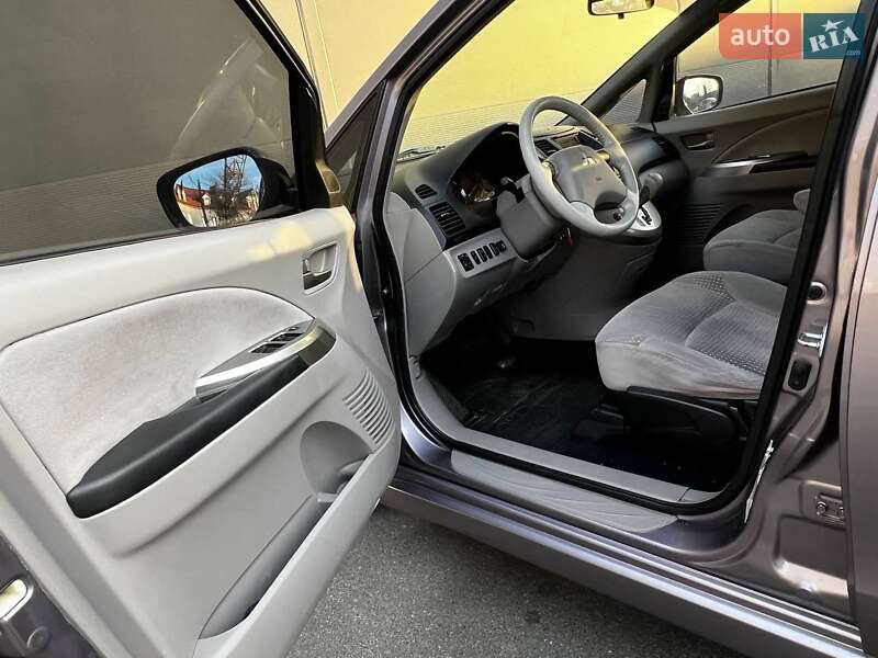 Минивэн Mitsubishi Grandis 2004 в Борисполе фото 2 Минивэн Mitsubishi Grandis 2004 в Борисполе