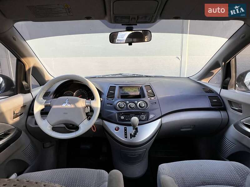 Минивэн Mitsubishi Grandis 2004 в Борисполе фото 8 Минивэн Mitsubishi Grandis 2004 в Борисполе