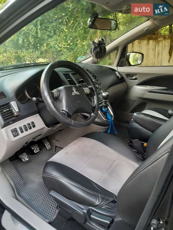 Минивэн Mitsubishi Grandis 2008 в Звягеле