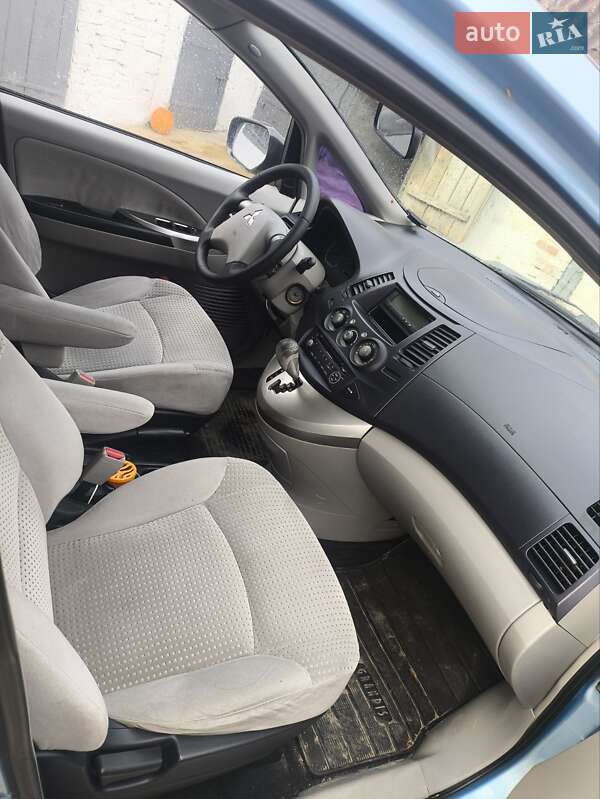 Минивэн Mitsubishi Grandis 2004 в Дубно