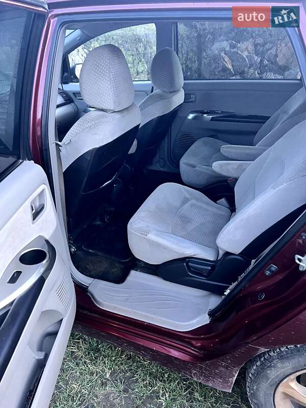 Минивэн Mitsubishi Grandis 2004 в Гатном фото 6 Минивэн Mitsubishi Grandis 2004 в Гатном