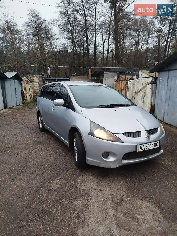Mitsubishi Grandis 2006