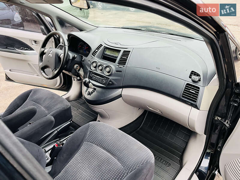 Мінівен Mitsubishi Grandis 2007 в Кам'янському