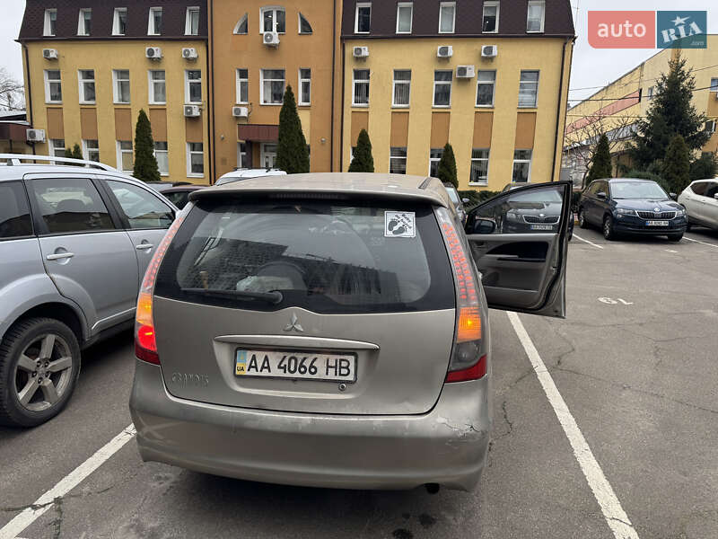 Mitsubishi Grandis 2006