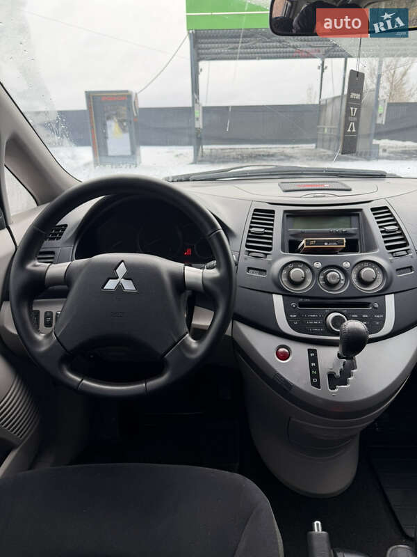 Минивэн Mitsubishi Grandis 2007 в Каменском