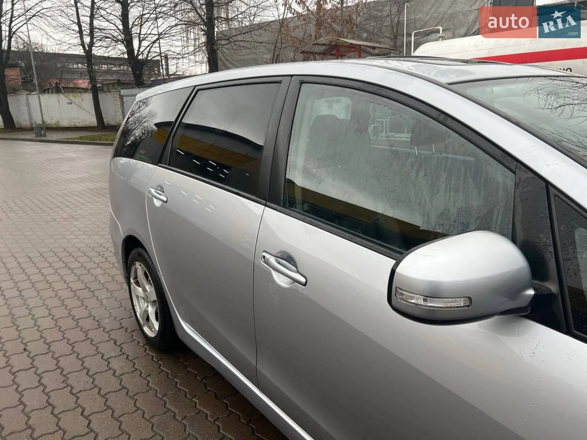 2010 Mitsubishi Grandis - мініатюра 27