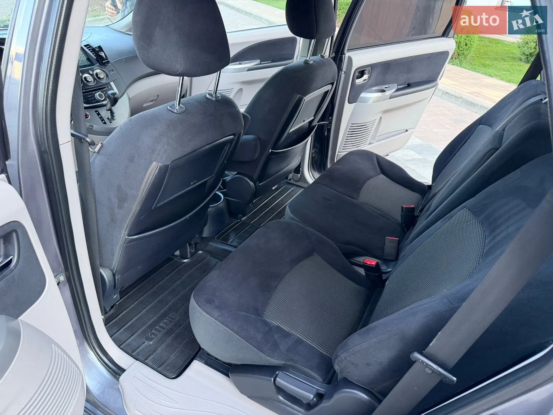 Mitsubishi Grandis 2008 VIN JMBLRNA4W8Z002810 фото оголошення 17 з 30