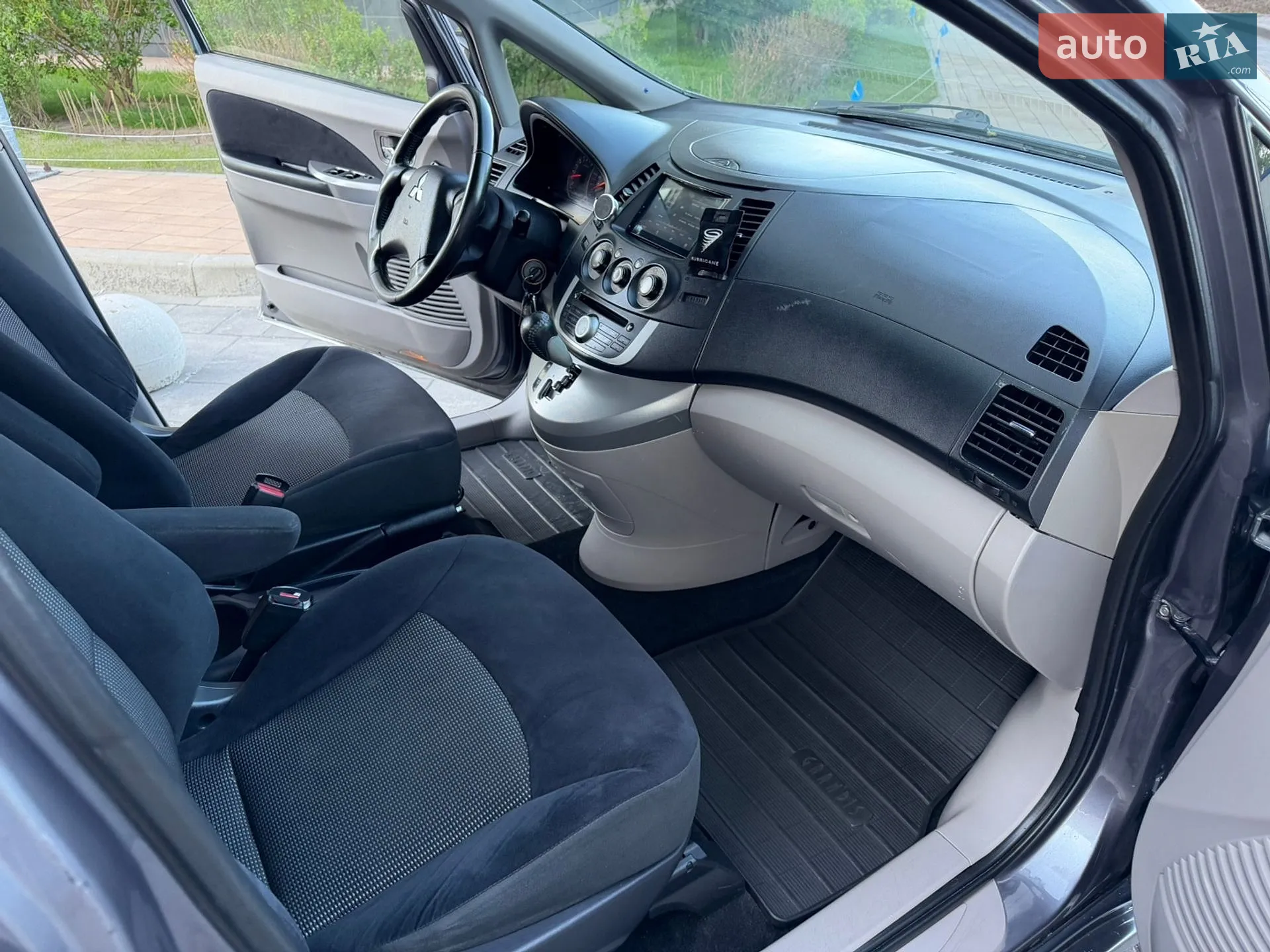 Mitsubishi Grandis 2008 VIN JMBLRNA4W8Z002810 фото оголошення 22 з 30