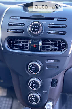 Хэтчбек Mitsubishi i-MiEV 2012 в 