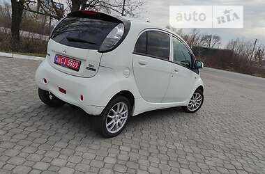 Хэтчбек Mitsubishi i-MiEV 2012 в 