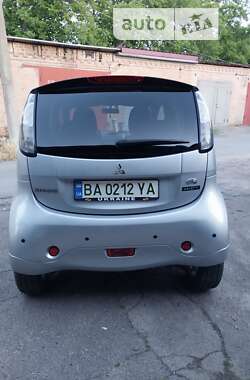 Хэтчбек Mitsubishi i-MiEV 2016 в 