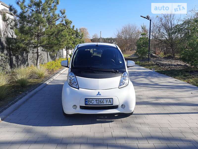 Хэтчбек Mitsubishi i-MiEV 2014 в 